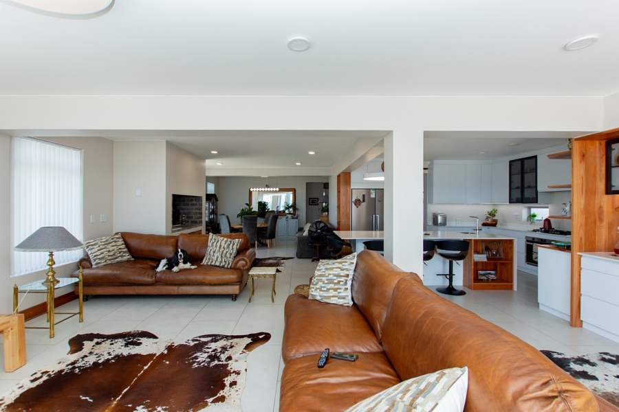 5 Bedroom Property for Sale in Paradise Beach Western Cape